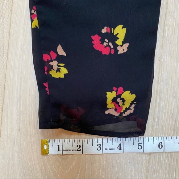 ✨HOST PICK✨Urban Outfitters Floral Pants - Picture 8 of 8